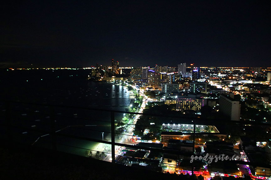 Hilton3 Horizon Rooftop Restaurant and Bar