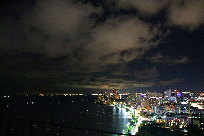Hilton3 Horizon Rooftop Restaurant and Bar