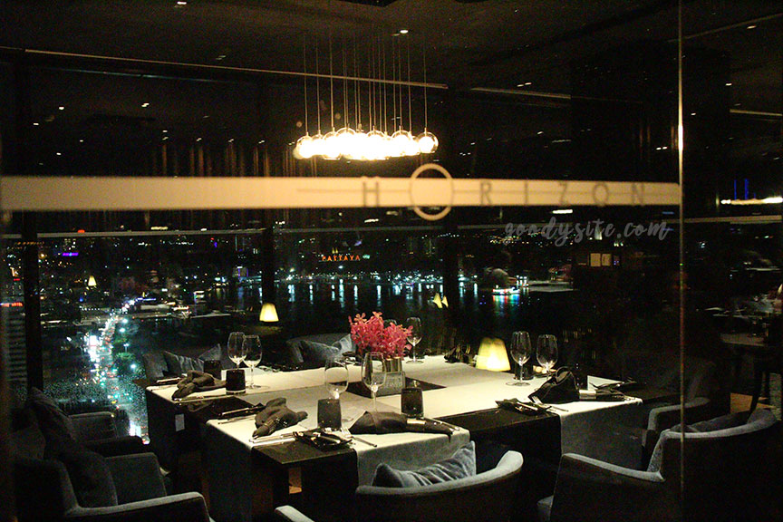 Hilton3 Horizon Rooftop Restaurant and Bar