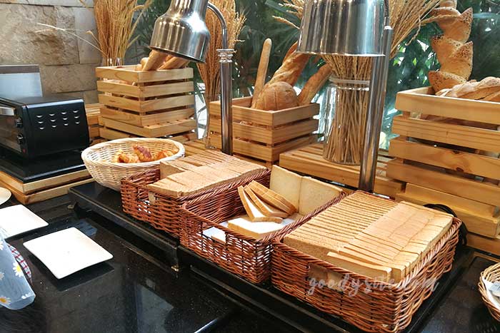 Hotel Vista 2: The Food