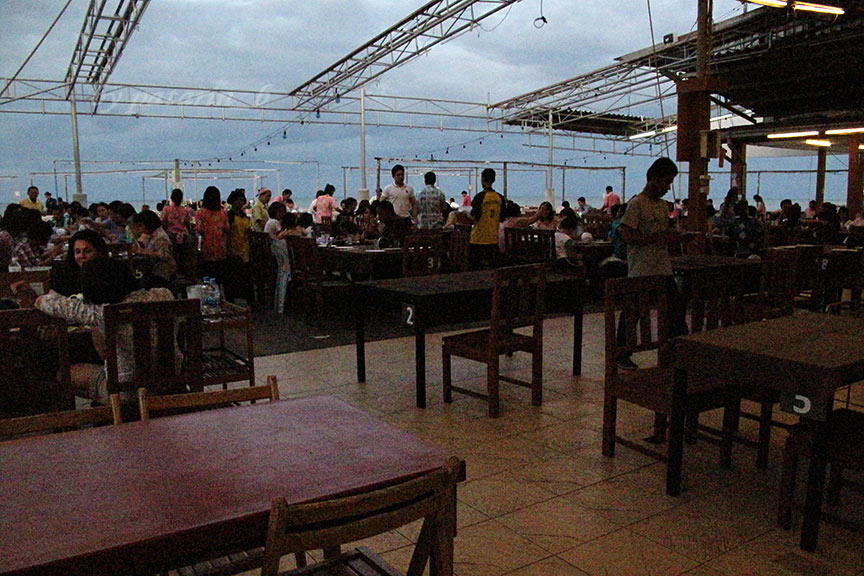 หัวหิน 3 ร้านอาหารแสงไทยซีฟู้ด