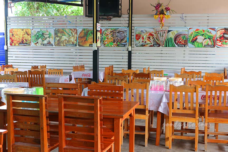 หัวหิน 7 ป้ารวยปูเป็น สาขา 2 กับร้านแม่เก็บขนมไทย