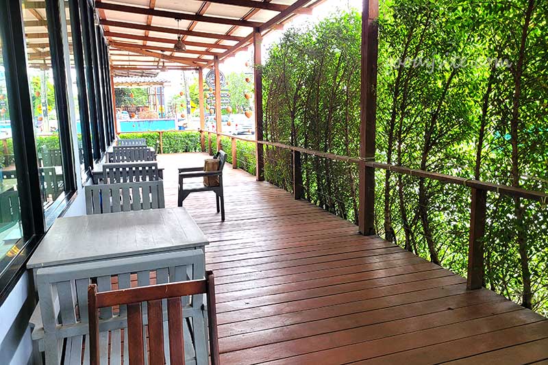 ร้านนาดิน คาเฟ่