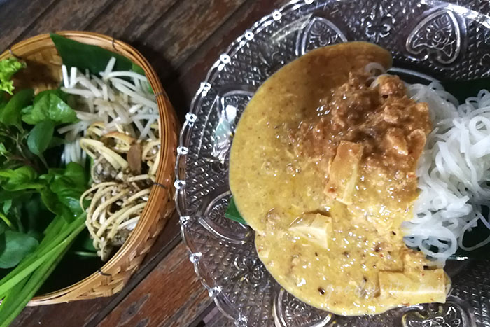 ทำบุญคุณยาย 1 ร้านอาหารชมสวน พัทยา