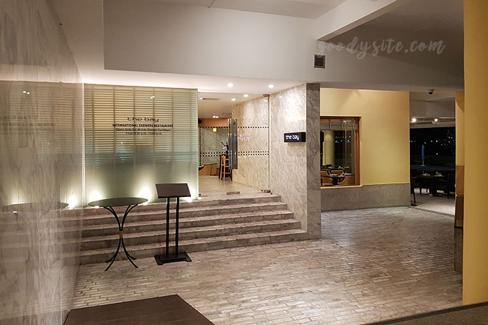 ทำบุญคุณยาย 5 ที่พัก 4 Dusit-Night Time