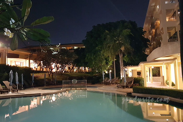 ทำบุญคุณยาย 5 ที่พัก 4 Dusit-Night Time