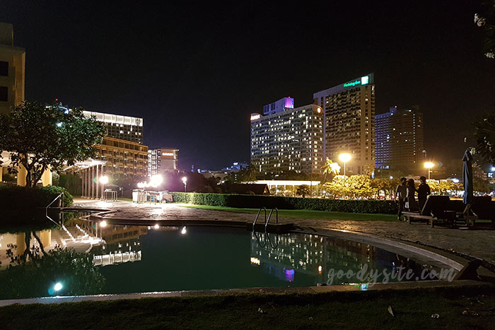 ทำบุญคุณยาย 5 ที่พัก 4 Dusit-Night Time