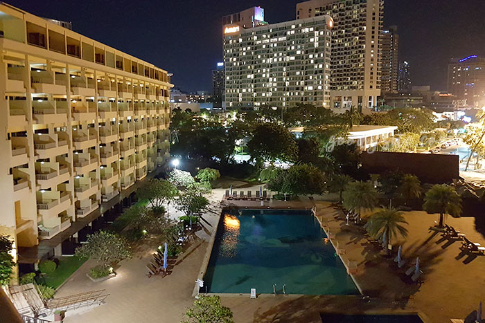 ทำบุญคุณยาย 5 ที่พัก 4 Dusit-Night Time