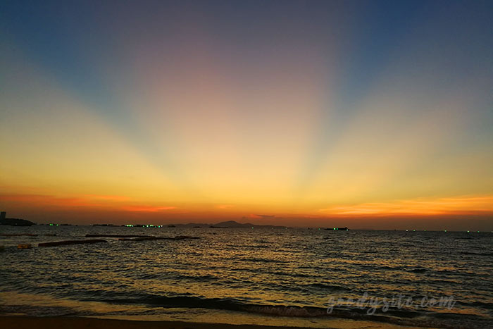 ทำบุญคุณยาย 5 ที่พัก 4 Dusit-Night Time