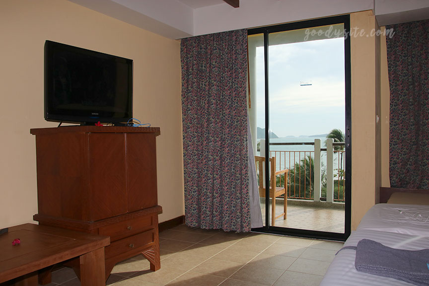 ภูเก็ต 4 โรงแรม By The Sea