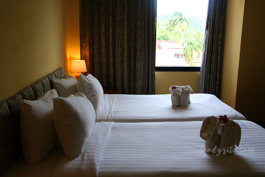ภูเก็ต 4 โรงแรม By The Sea
