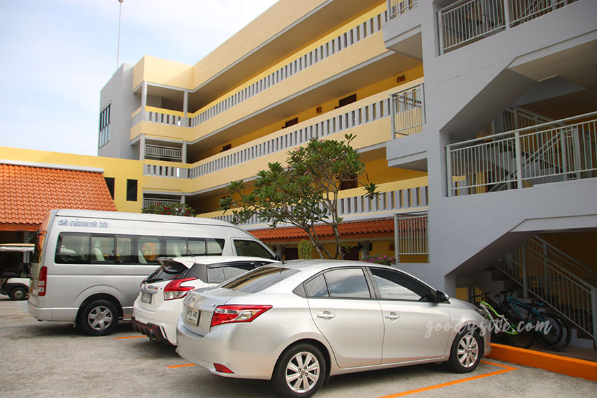 ภูเก็ต 4 โรงแรม By The Sea