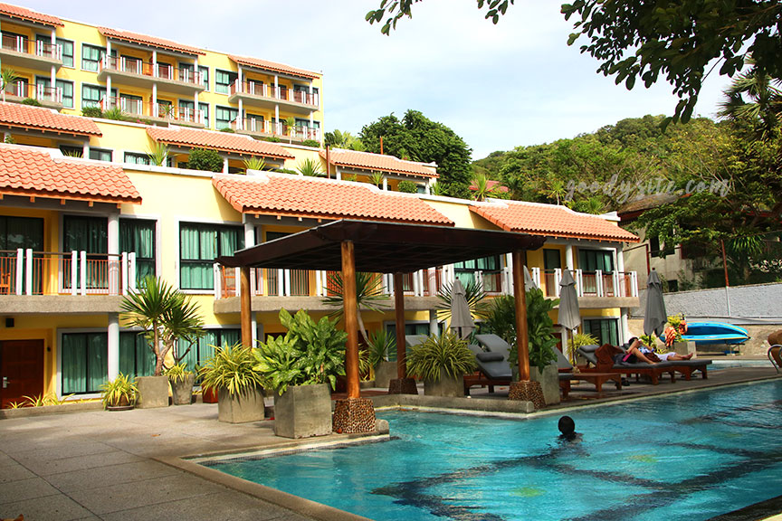 ภูเก็ต 4 โรงแรม By The Sea
