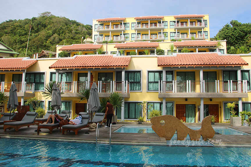ภูเก็ต 4 โรงแรม By The Sea