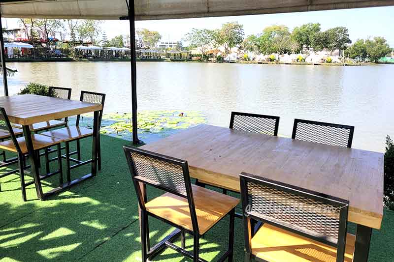 ริมลากูน คาเฟ่ แอนด์ เรสเตอรองต์
