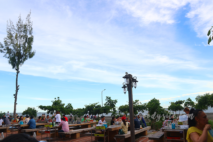 ร้านอาหารสายลม บางปู วิวดี อาหารอร่อย