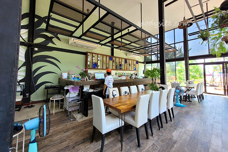 Sea Blue Restaurant ร้านอร่อย ริมทะเลที่นาจอมเทียน