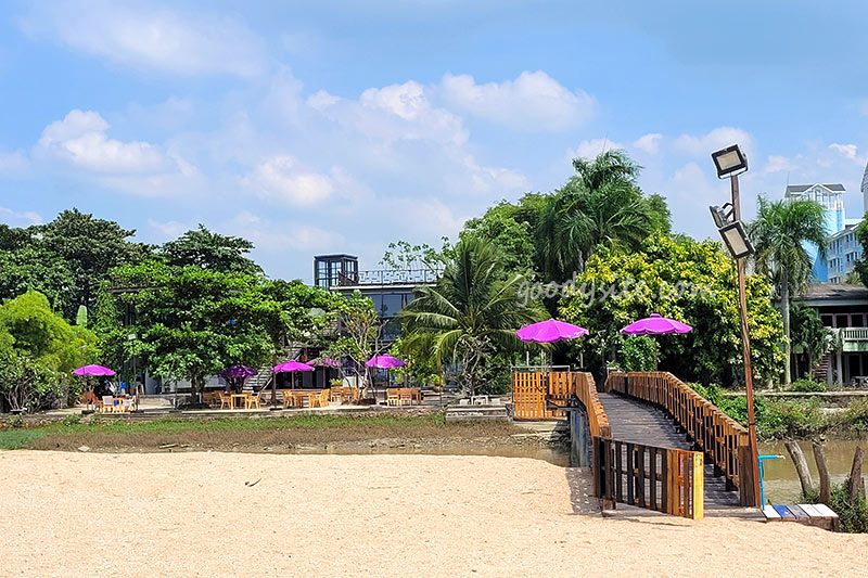 Sea Blue Restaurant ร้านอร่อย ริมทะเลที่นาจอมเทียน