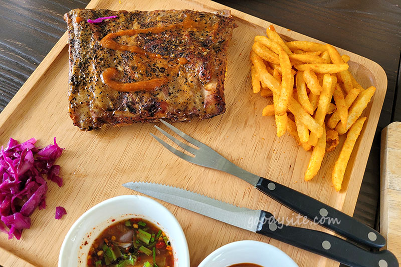 Sea Blue Restaurant ร้านอร่อย ริมทะเลที่นาจอมเทียน