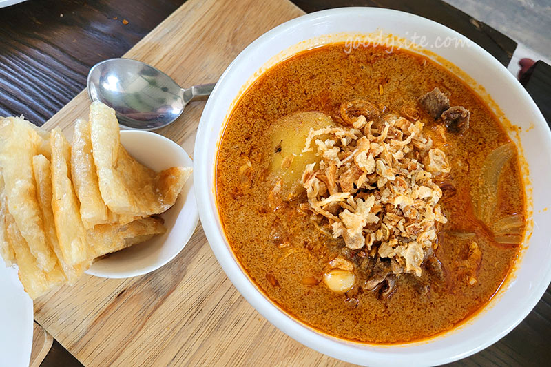 Sea Blue Restaurant ร้านอร่อย ริมทะเลที่นาจอมเทียน