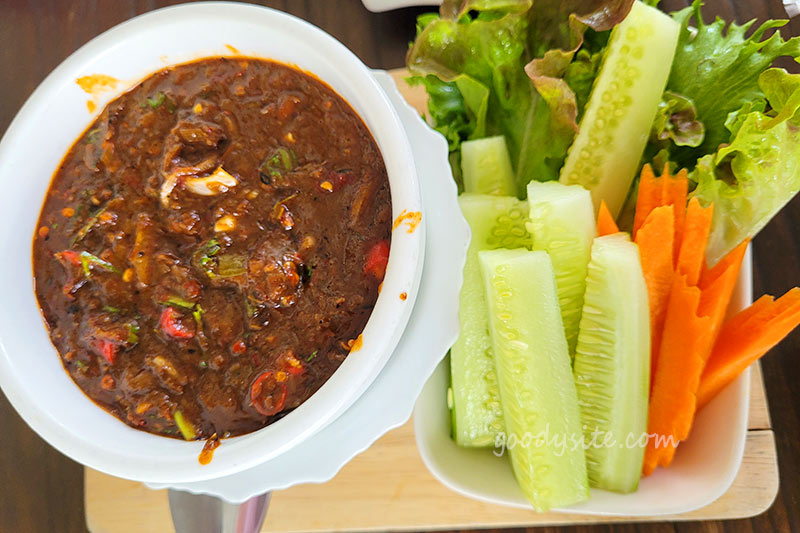 Sea Blue Restaurant ร้านอร่อย ริมทะเลที่นาจอมเทียน
