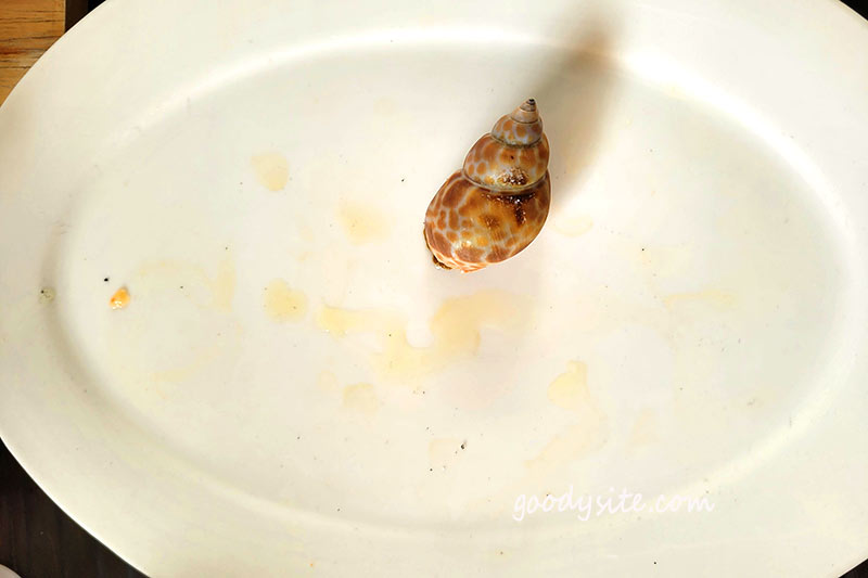 Sea Blue Restaurant ร้านอร่อย ริมทะเลที่นาจอมเทียน