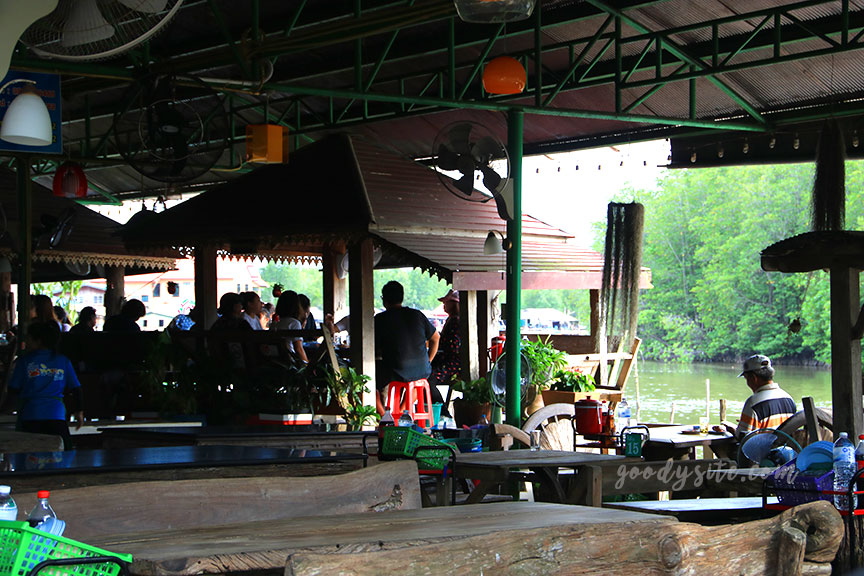 ตราด 6 ร้านบ้านทิวธารา ตราด กินปู ดูเหยี่ยวแดง