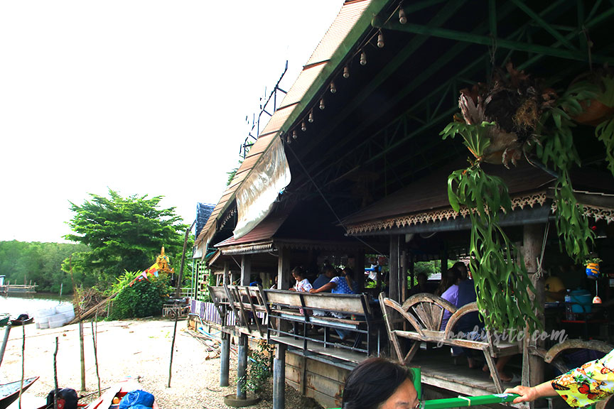 ตราด 6 ร้านบ้านทิวธารา ตราด กินปู ดูเหยี่ยวแดง