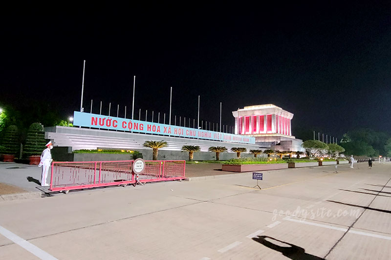 เวียดนามอีกครั้ง 6 สุสานลุงโฮ และถนน 36 สาย