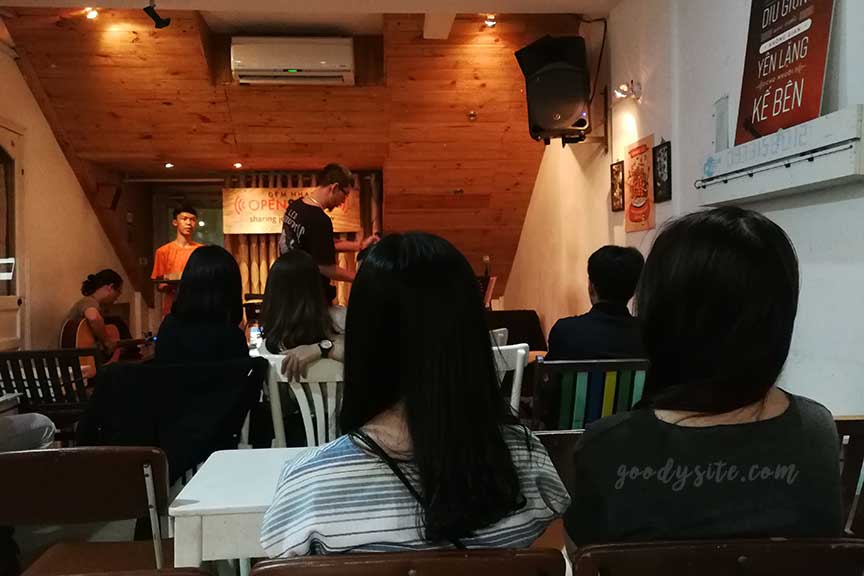 เวียดนาม 5 ฟังเพลงที่ร้าน Open Share