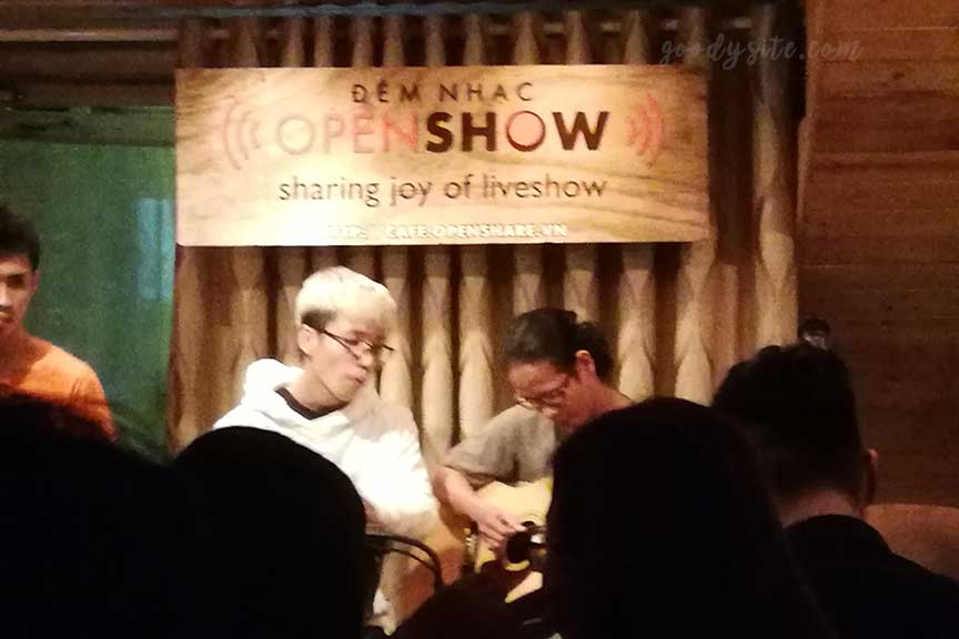 เวียดนาม 5 ฟังเพลงที่ร้าน Open Share