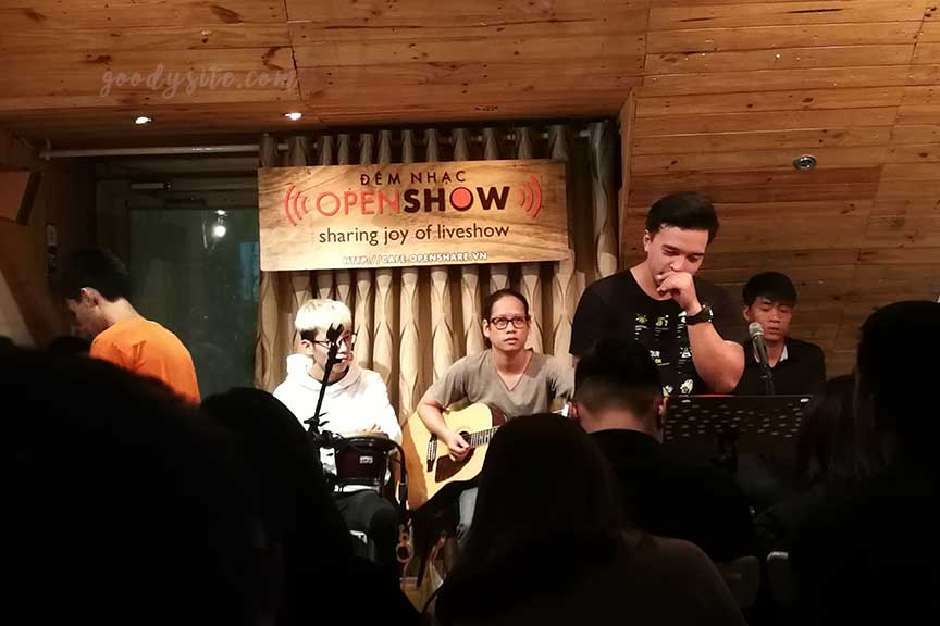 เวียดนาม 5 ฟังเพลงที่ร้าน Open Share