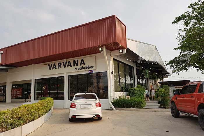 Varvana a Cafe & Bar ลาดกระบัง