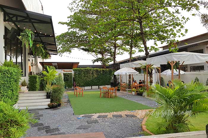 Varvana a Cafe & Bar ลาดกระบัง