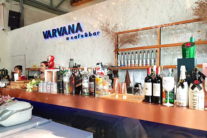 Varvana a Cafe & Bar ลาดกระบัง