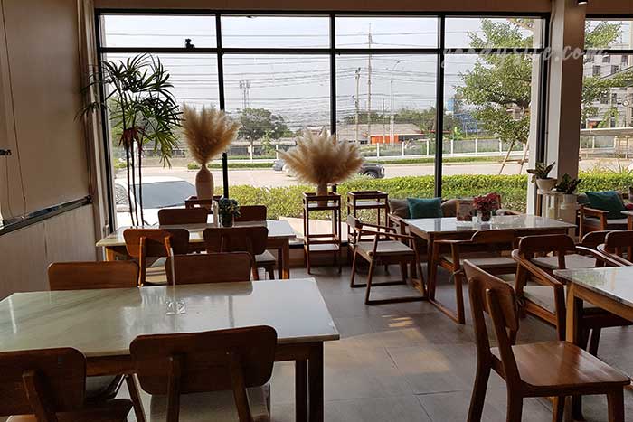 Varvana a Cafe & Bar ลาดกระบัง