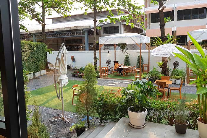 Varvana a Cafe & Bar ลาดกระบัง