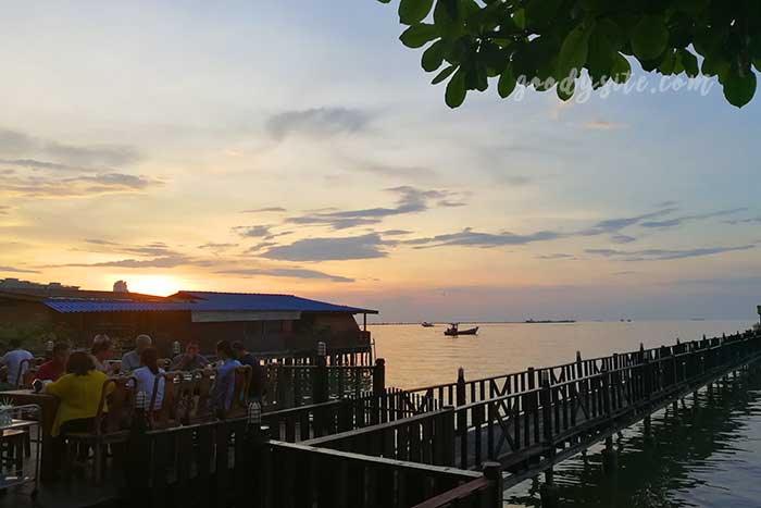 ไปเยี่ยมคุณยาย พัทยา พักที่คอนโดวิวทะเล ฟินมาก